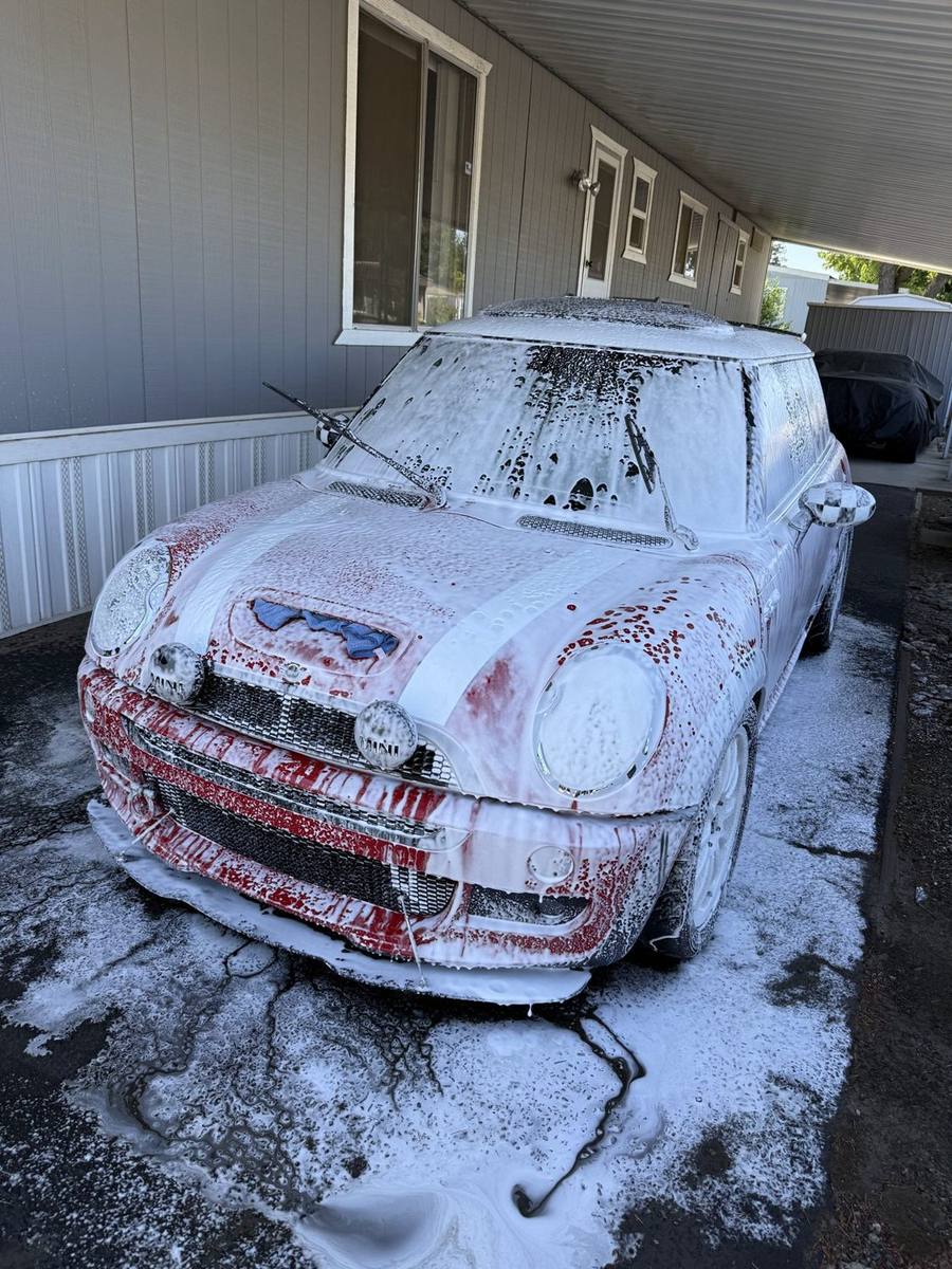 Mini Cooper. 3-Star Exterior Package, foam pre wash